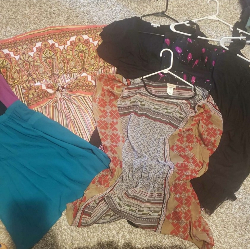 Bundle of 5 dresses and 1 tunic XS, Small  and 8 closet clearout